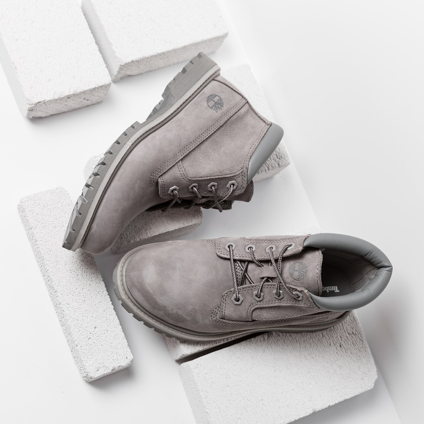 Damskie trapery TIMBERLAND NELLIE CHUKKA LTHR SDE NWP tb0a1gyxf491 kolor szary