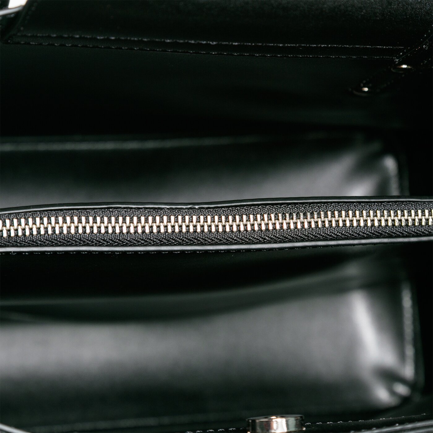 Damska torebka GUESS TOREBKA TIA GIRLFRIEND CARRYALL hwvg7880230bla kolor czarny