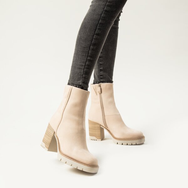 Damskie botki / sztyblety TAMARIS BOOTS 90 IVORY 1-1-25411-29-418 kolor beżowy