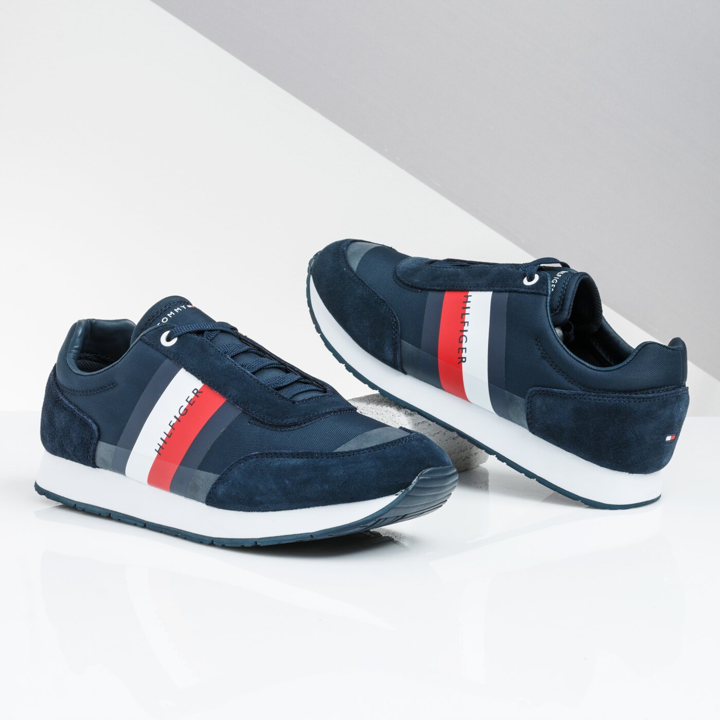 Męskie sneakersy (buty) TOMMY HILFIGER CORPORATE MIX FLAG RUNNER fm0fm02379403 kolor granatowy