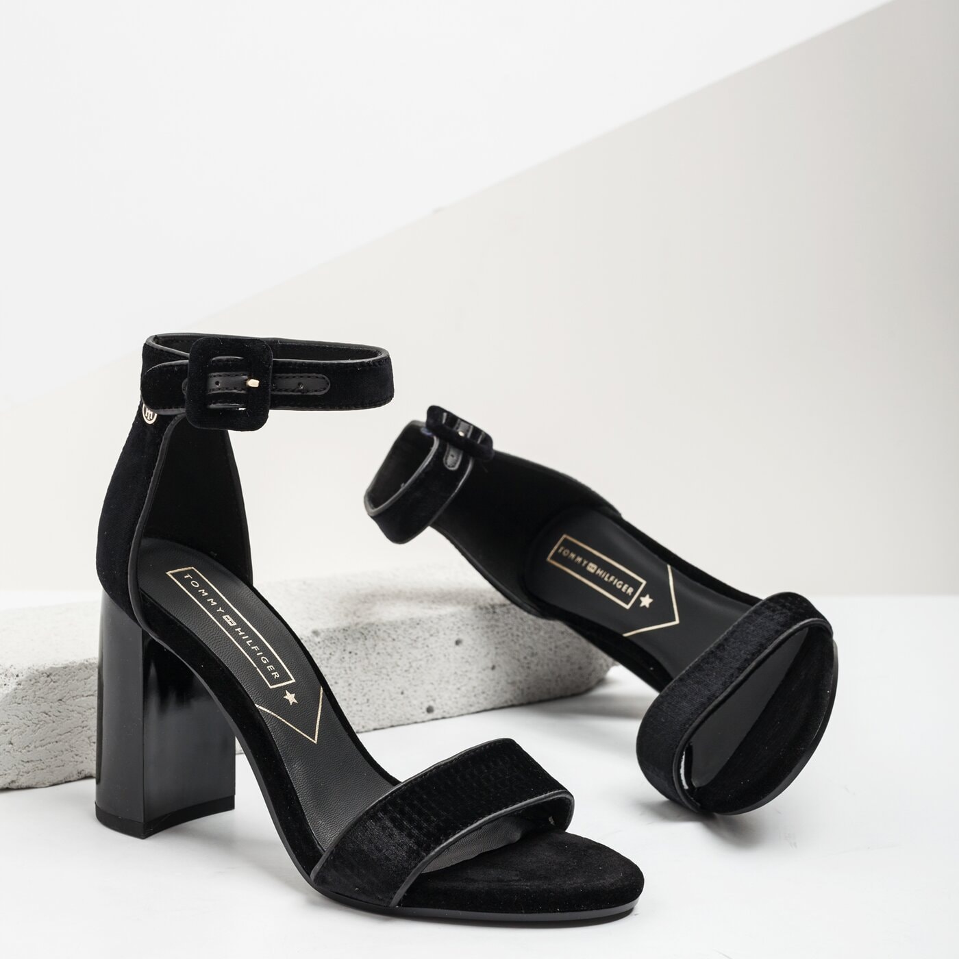 Damskie sandały TOMMY HILFIGER SHATILA 9D fw0fw03686990 kolor czarny