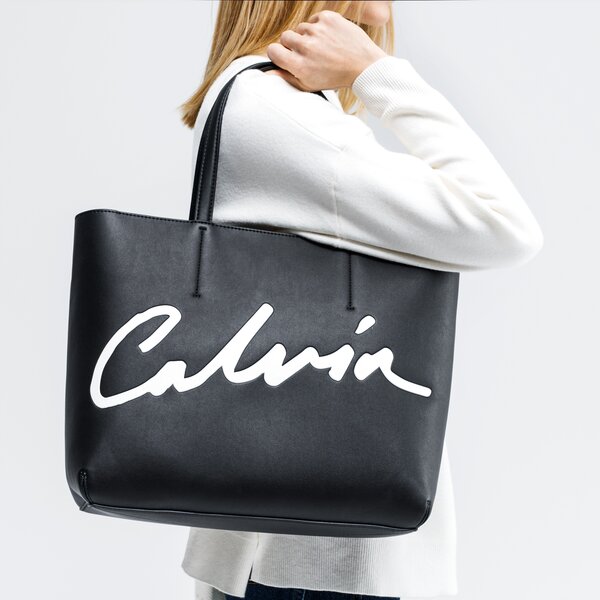 CALVIN KLEIN TORBA SCULPTED SHOPPER k60k606574bds kolor czarny
