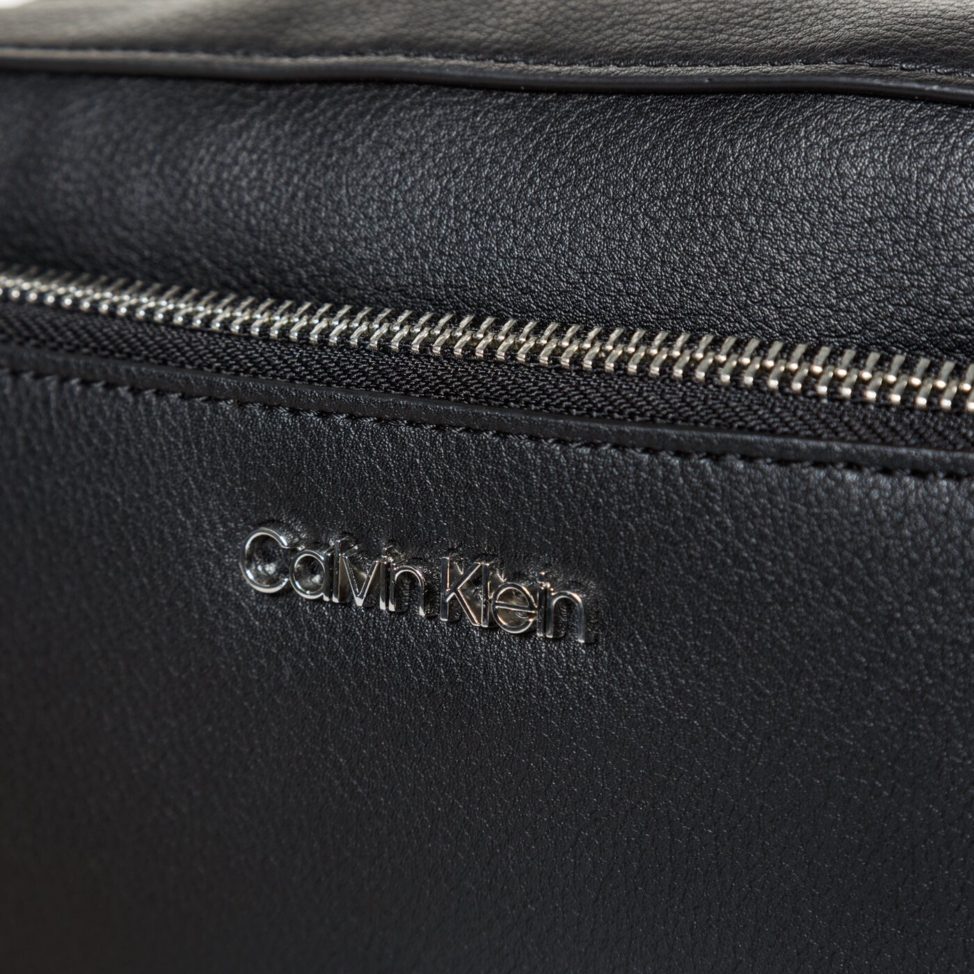 Damska torebka CALVIN KLEIN TOREBKA CK MUST CAMERA BAG k60k608410bax kolor czarny