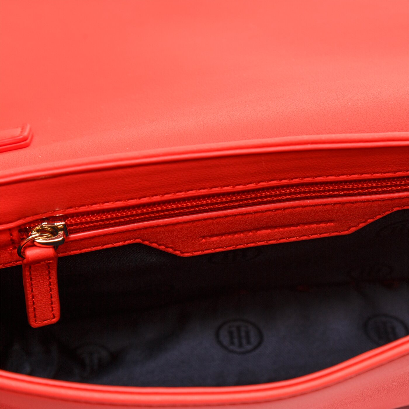 Damska torebka TOMMY HILFIGER TOREBKA CHIC CROSSOVER aw0aw07983sn6 kolor czerwony