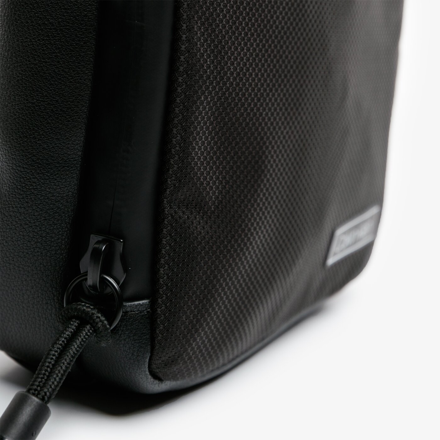 CALVIN KLEIN TORBA REVEALED 2G MINI REPORTER k50k505119bds kolor czarny