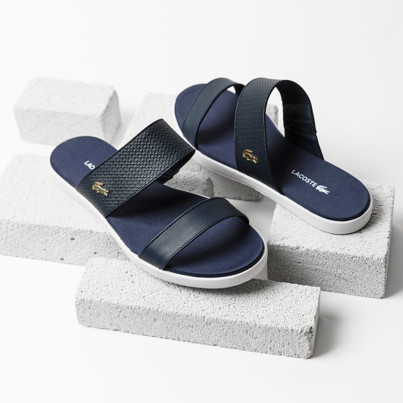 Damskie klapki LACOSTE NATOY 118 1 735caw00458t5 kolor granatowy