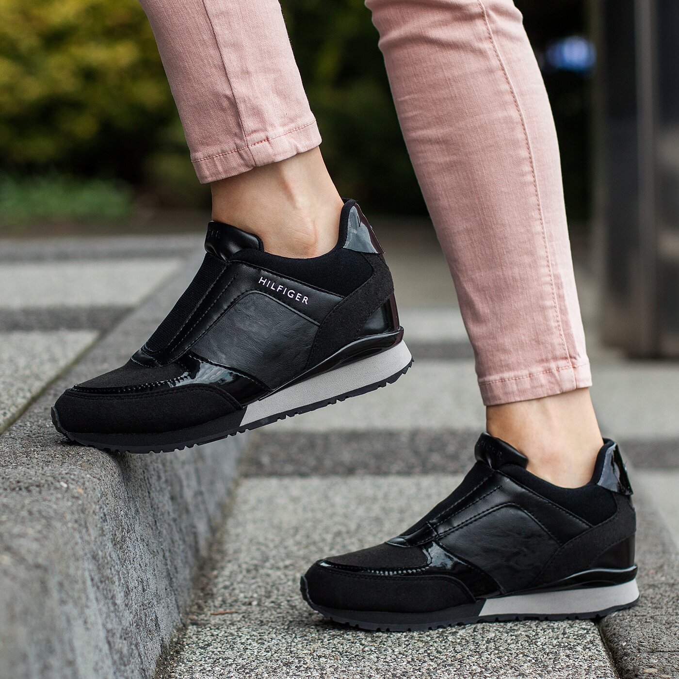 Damskie sneakersy (buty) TOMMY HILFIGER S1285ADY 12C fw56821996990 kolor czarny