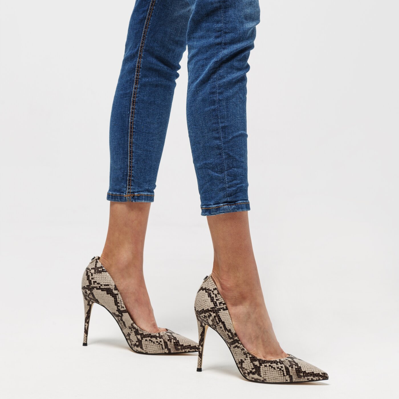 Damskie szpilki / czółenka GUESS OKLEY fl7ok7pel08natu kolor multicolor