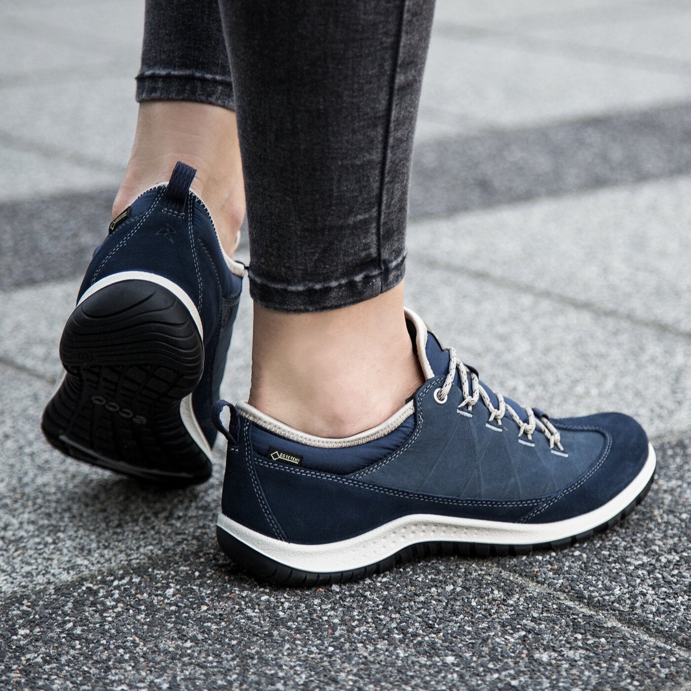 Damskie buty outdoor (trekkingowe) ECCO ASPINA 83852350595 kolor granatowy