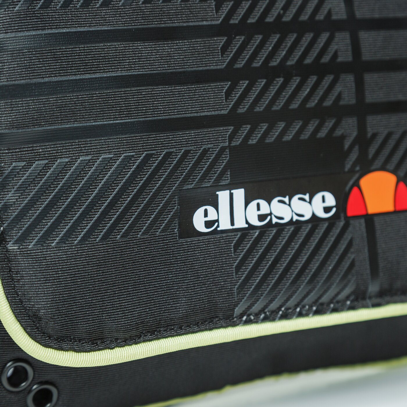 Damska torebka ELLESSE TOREBKA LORINO SATCHEL BAG BLK saia1885011 kolor czarny