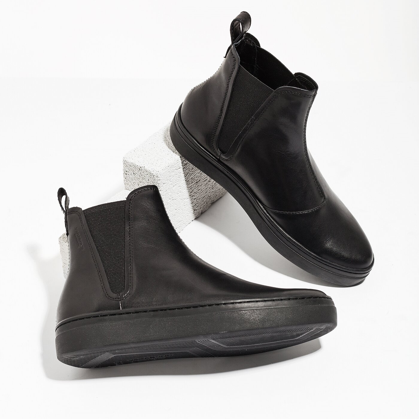 Damskie botki / sztyblety VAGABOND CAMILLE 4645-301-92 kolor czarny