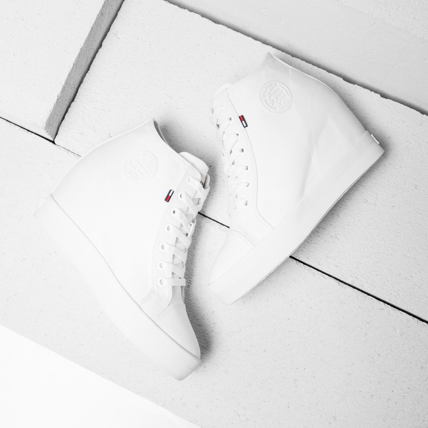 Damskie trampki TOMMY HILFIGER N1385ICE WEDGE 1D1 fw0fw00936100 kolor biały