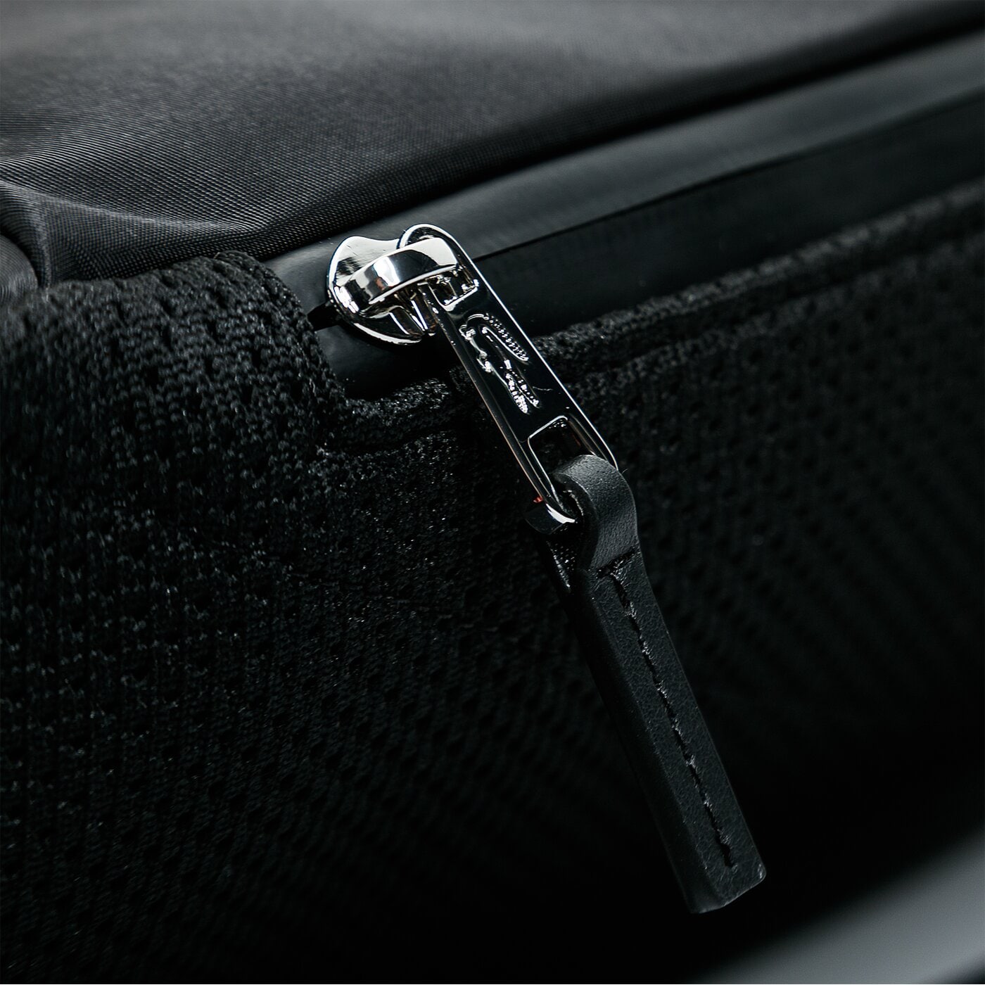 Damska nerka / saszetka LACOSTE TORBA WAISTBAG nh3286ia279 kolor czarny