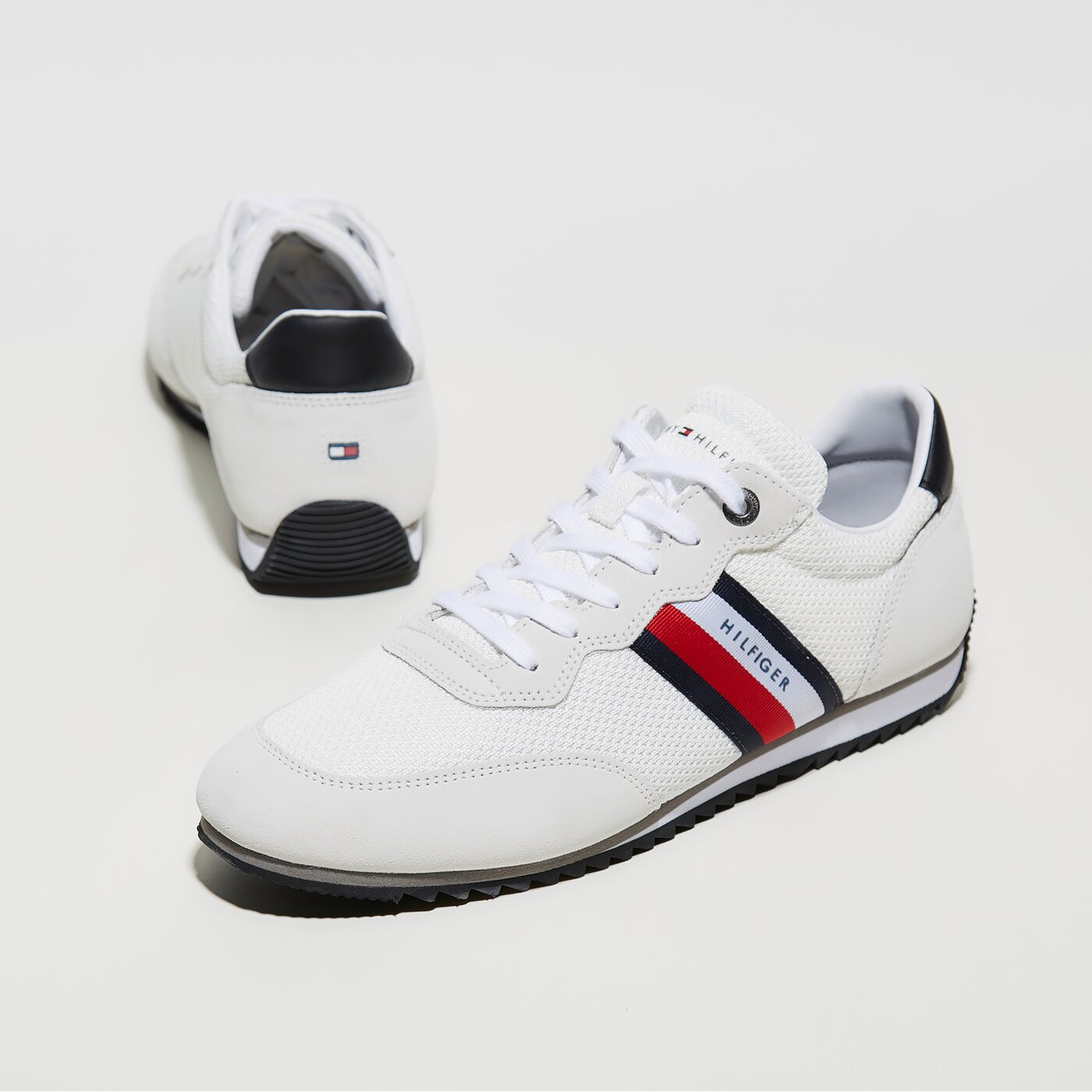 Męskie sneakersy (buty) TOMMY HILFIGER ESSENTIAL MESH RUNNER fm0fm03417ybr kolor biały