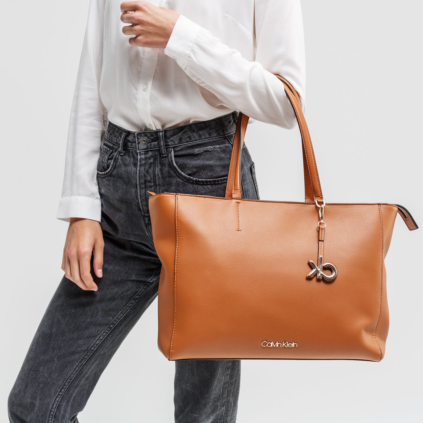 Damska torebka CALVIN KLEIN TOREBKA SHOPPER MD k60k607802gc9 kolor brązowy