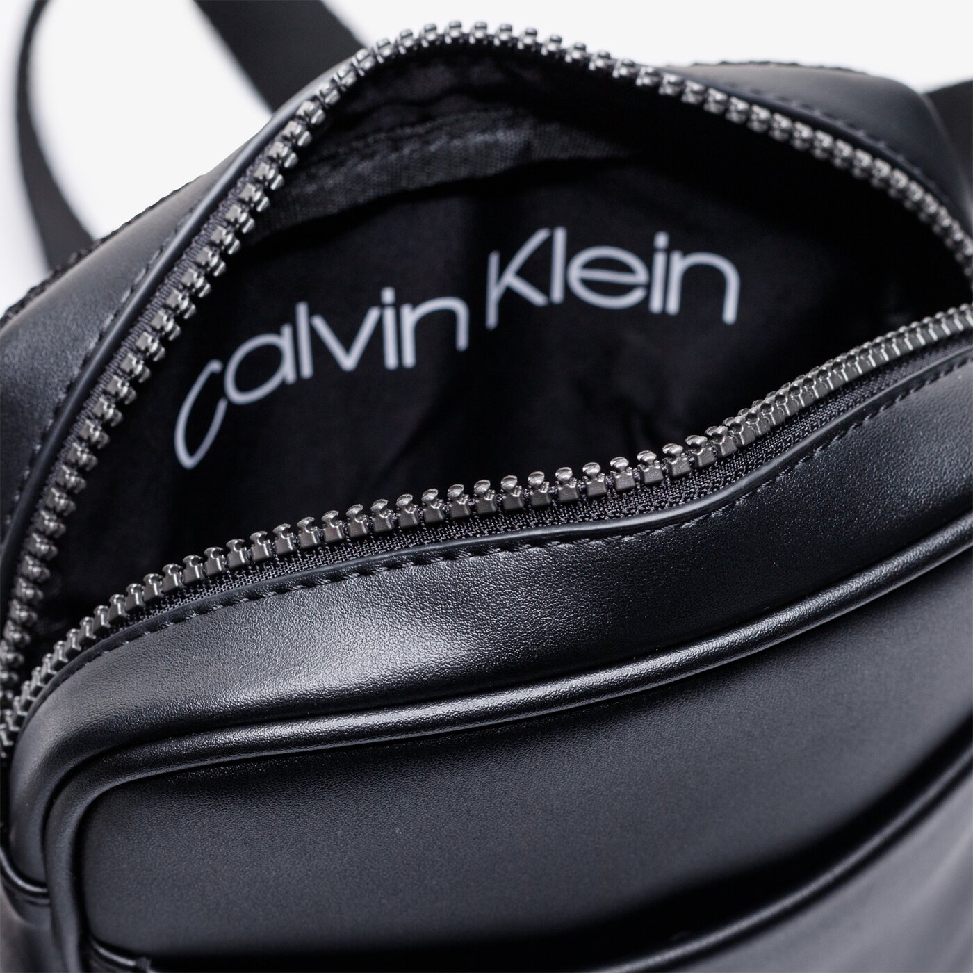 CALVIN KLEIN TORBA CK CENTRAL MINI REPORTER k50k505676bax kolor czarny