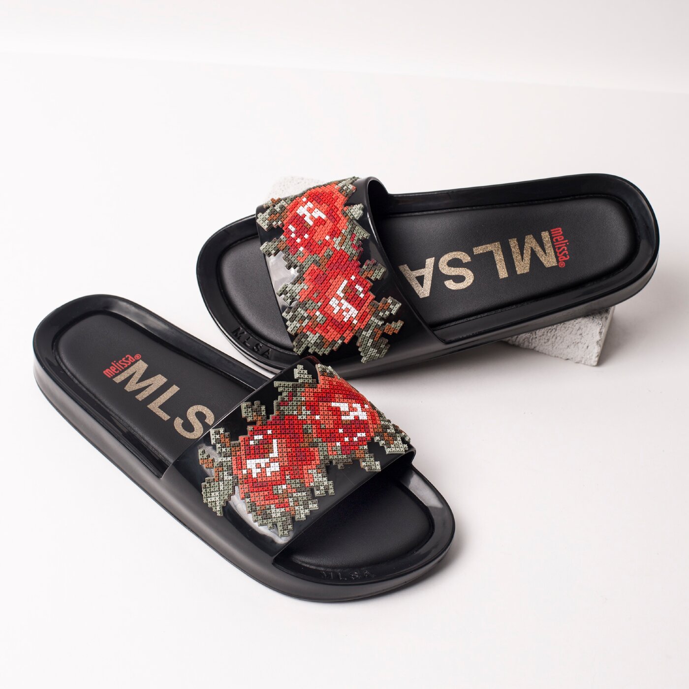 Damskie klapki MELISSA SLIDE FLOWER 3233152668 kolor czarny