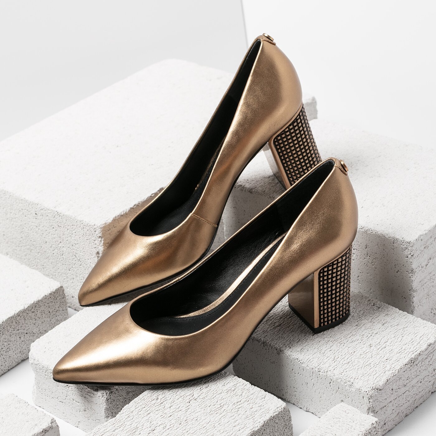 Damskie szpilki / czółenka GUESS BIDDIA flbd23lem08lcame kolor złoty