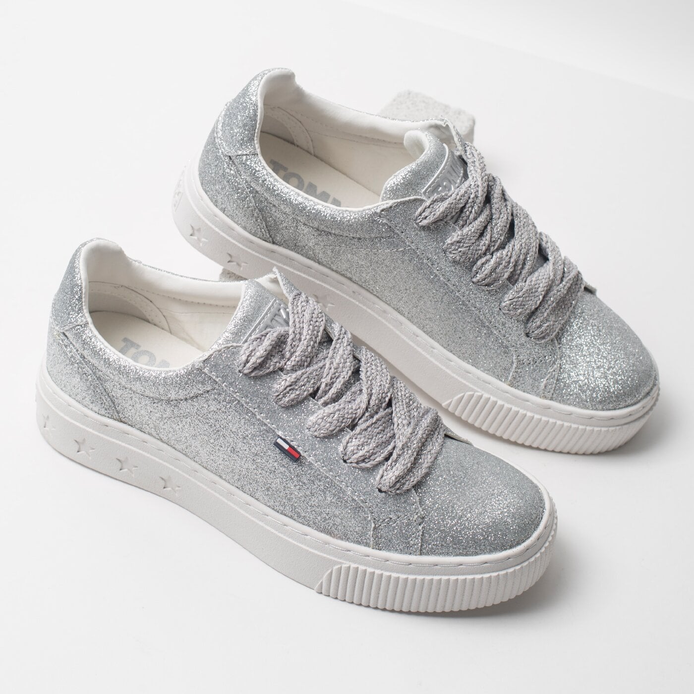 TOMMY HILFIGER JEANS GLITTER SNEAKER kolor srebrny (EN0EN00162901) - Kobieta - Trampki w 254,99 PLN -