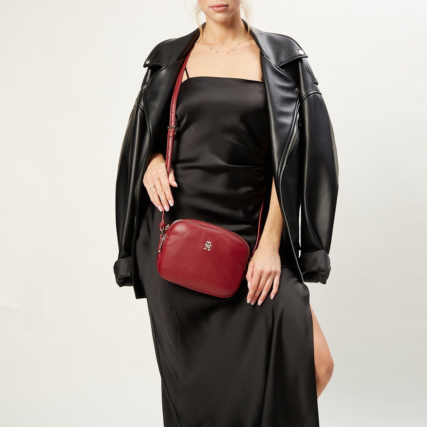 Damska torebka TOMMY HILFIGER TOREBKA POPPY PLUS CROSSOVER aw0aw15235xjs kolor bordowy