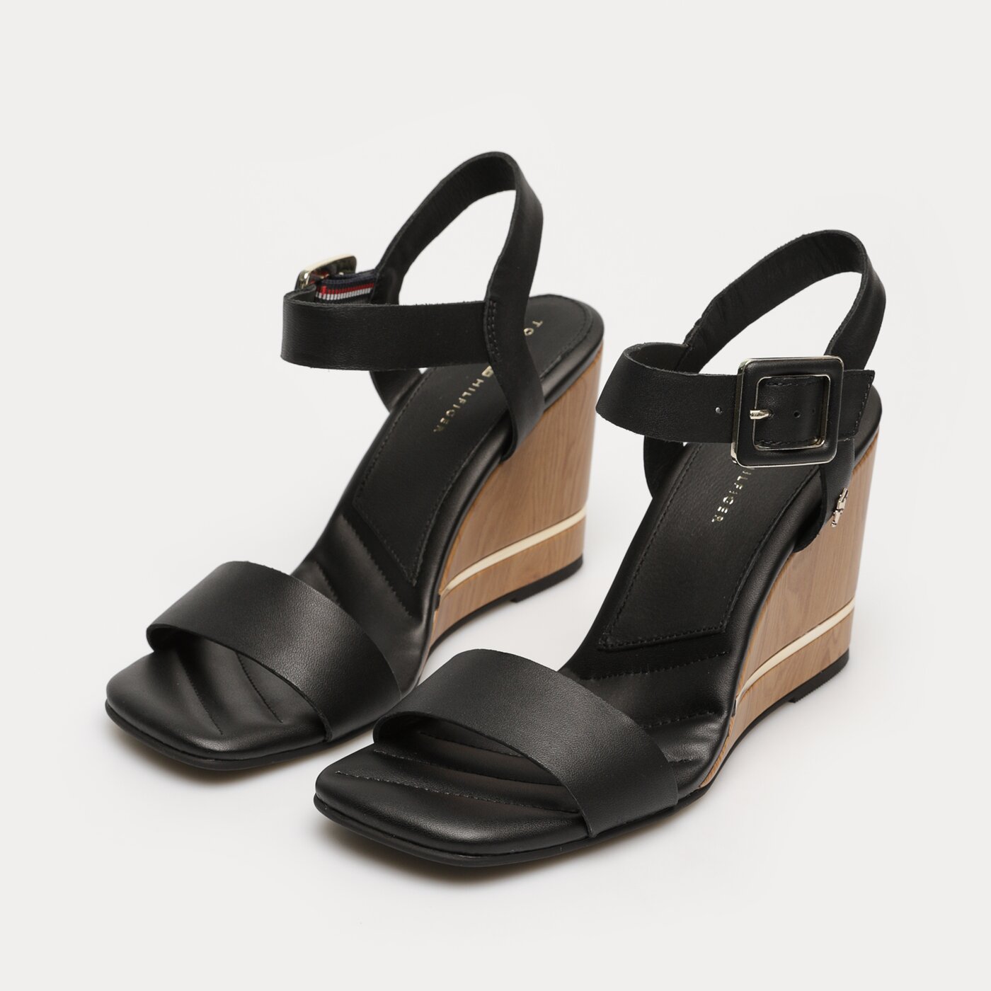Damskie szpilki / czółenka TOMMY HILFIGER HARDWARE WEDGE SANDAL fw0fw07074bds kolor czarny
