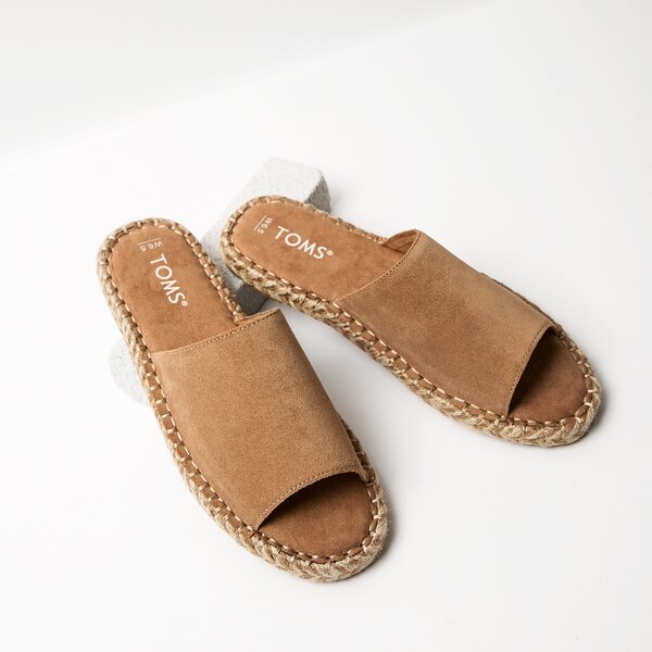 Damskie klapki TOMS SUEDE WOMEN'S CLARITA 10011826 kolor brązowy