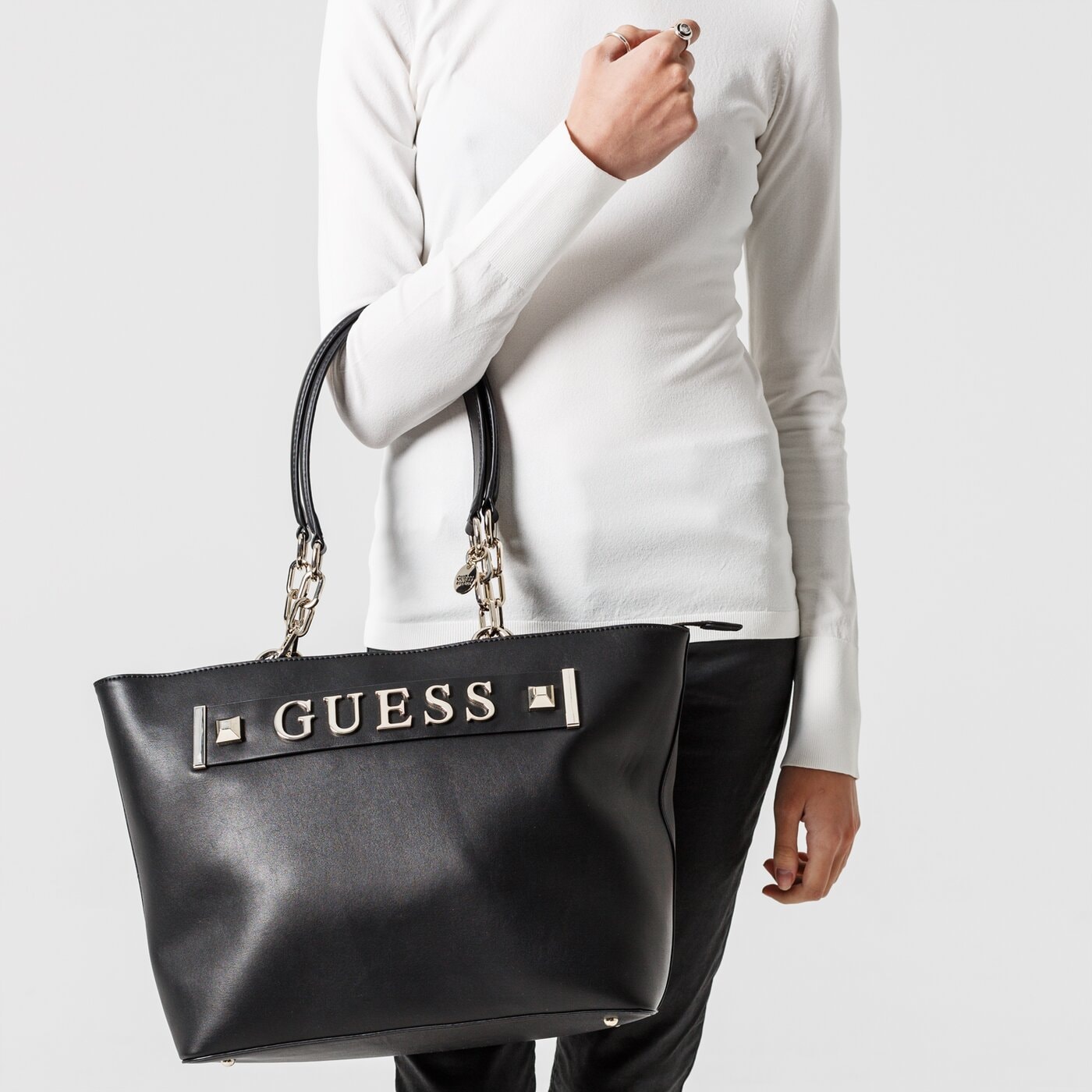 Damska torebka GUESS TOREBKA KERRIGAN TOTE hwvg7442230bla kolor czarny