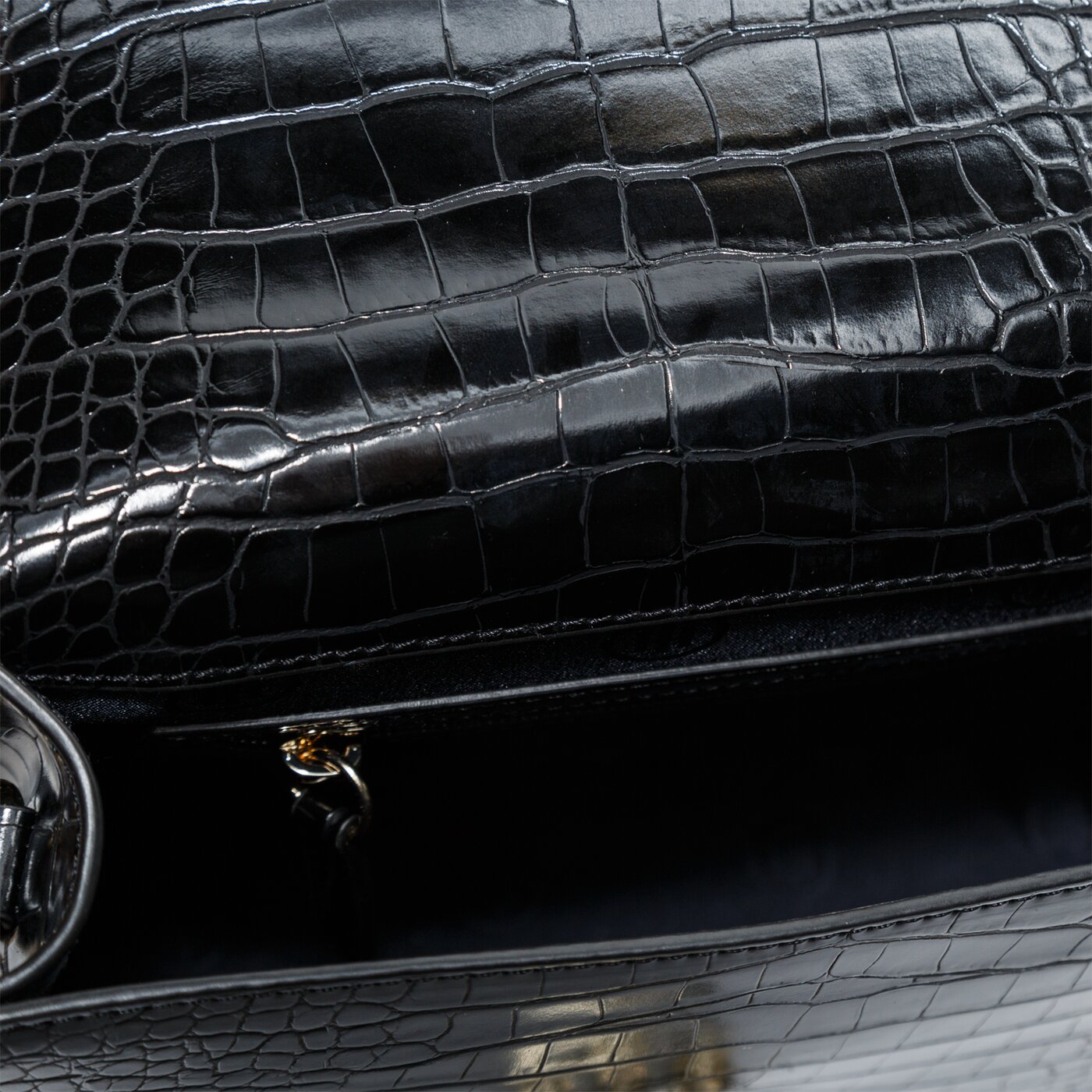 Damska torebka TOMMY HILFIGER TOREBKA TH LOCK SATCHEL CROCO aw0aw088670gj kolor czarny