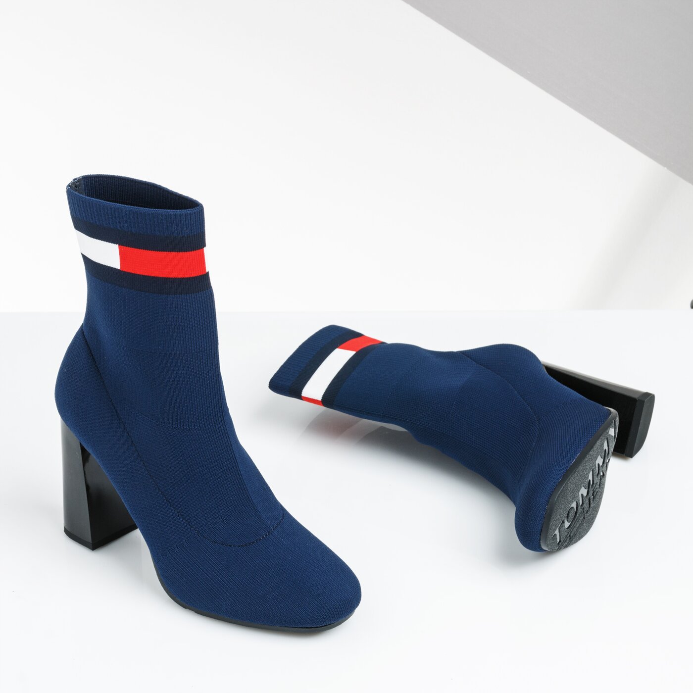 Damskie botki / sztyblety TOMMY HILFIGER SOCK HEELED BOOT en0en00703cbk kolor granatowy