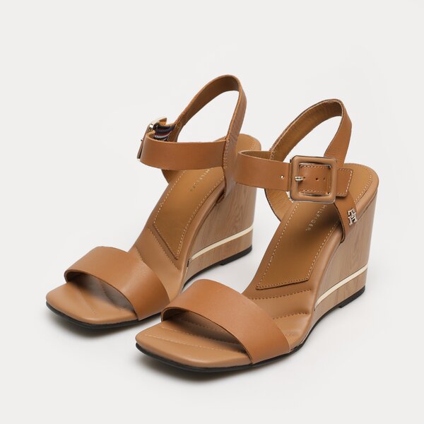 Damskie szpilki / czółenka TOMMY HILFIGER HARDWARE WEDGE SANDAL fw0fw07074gu9 kolor brązowy