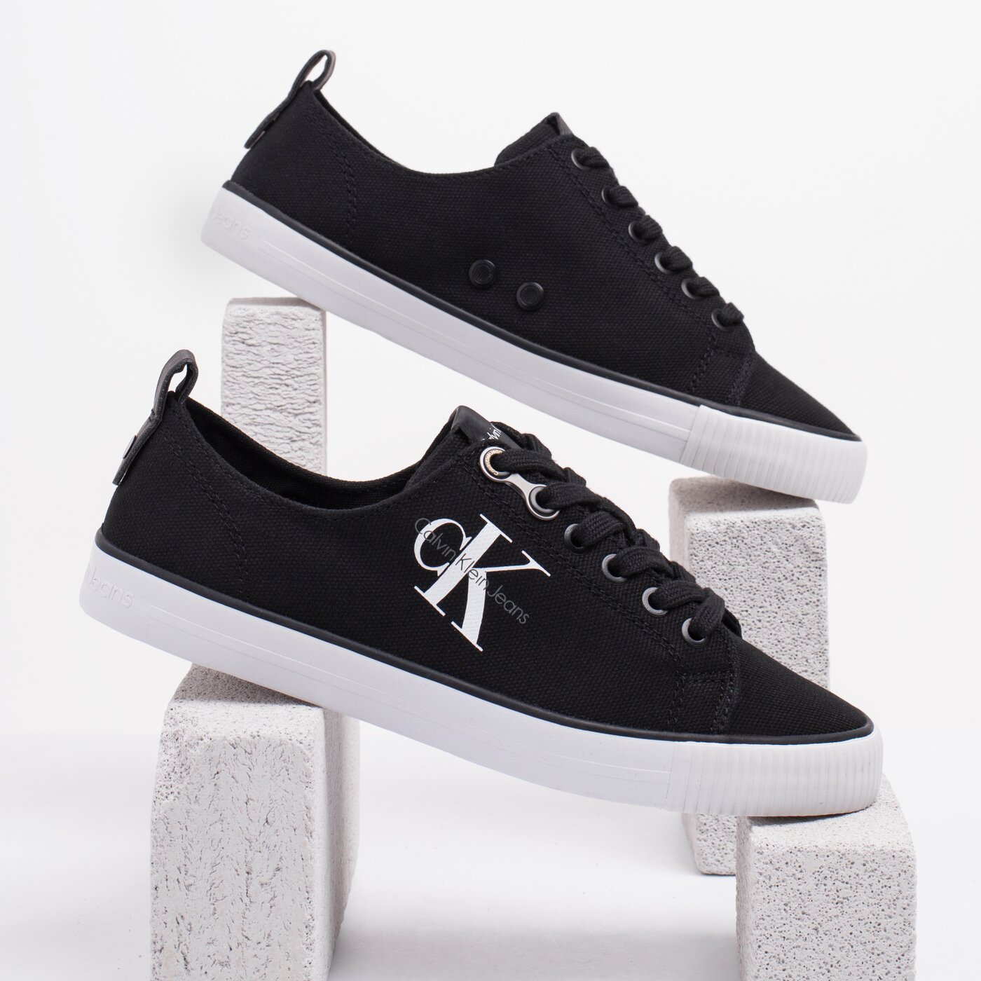 Damskie trampki CALVIN KLEIN DORA r3556blk kolor czarny