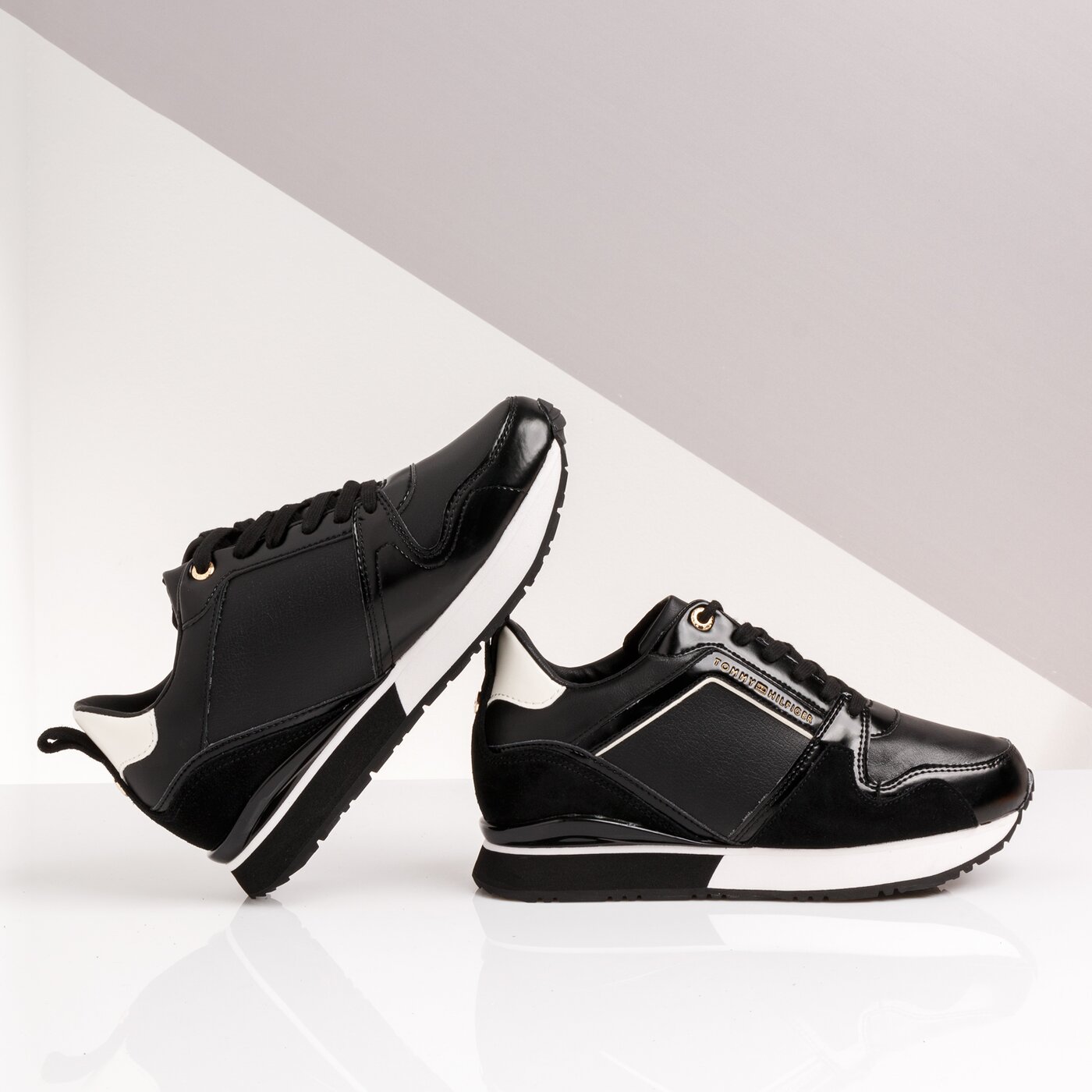 Damskie sneakersy (buty) TOMMY HILFIGER LEATHER WEDGE SNEAKER fw0fw04420990 kolor czarny