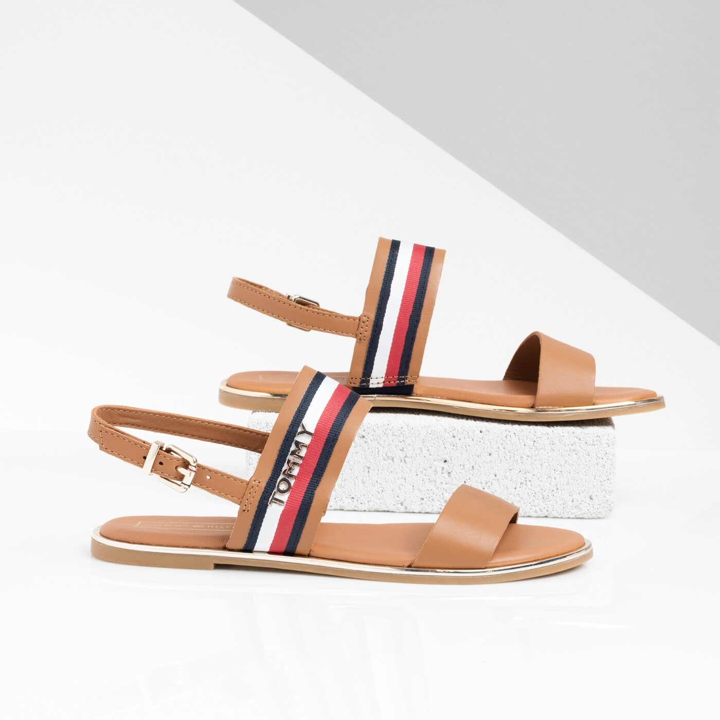 Damskie sandały TOMMY HILFIGER JENNIFER 34C FLAT SANDAL CORPORATE RIBBON #fw0fw04049929# kolor brązowy