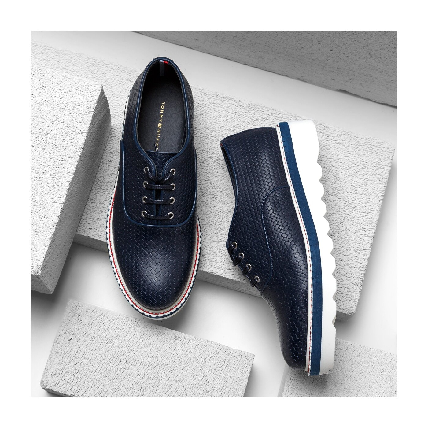 Damskie półbuty TOMMY HILFIGER P1285AULINA 2A fw0fw01040403 kolor granatowy