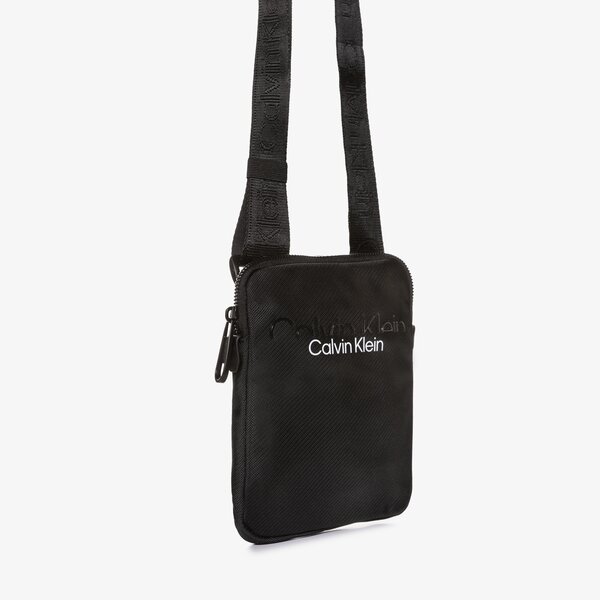 Damska torebka CALVIN KLEIN TOREBKA CK CODE FLATPACK k50k508711bax kolor czarny