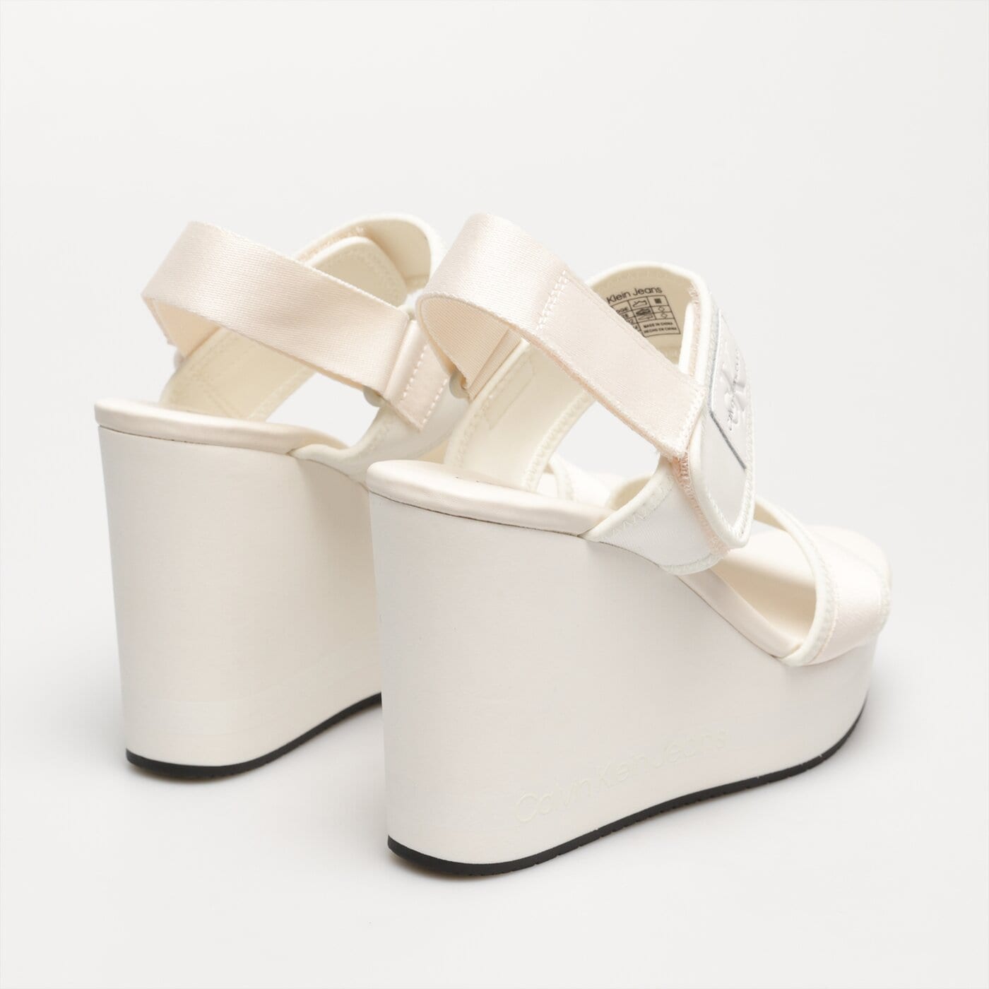 Damskie szpilki / czółenka CALVIN KLEIN WEDGE SANDAL BADGE yw0yw010280la kolor biały