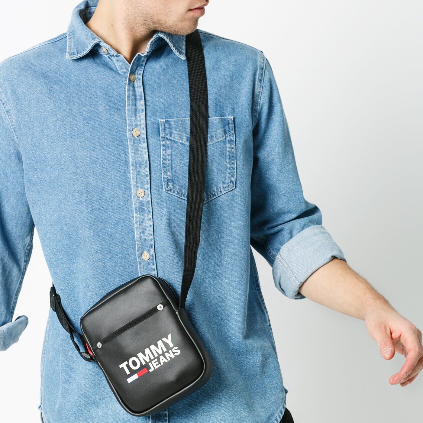 TOMMY HILFIGER TORBA TJM COOL CITY MINI REPORTER am0am05527bds kolor czarny