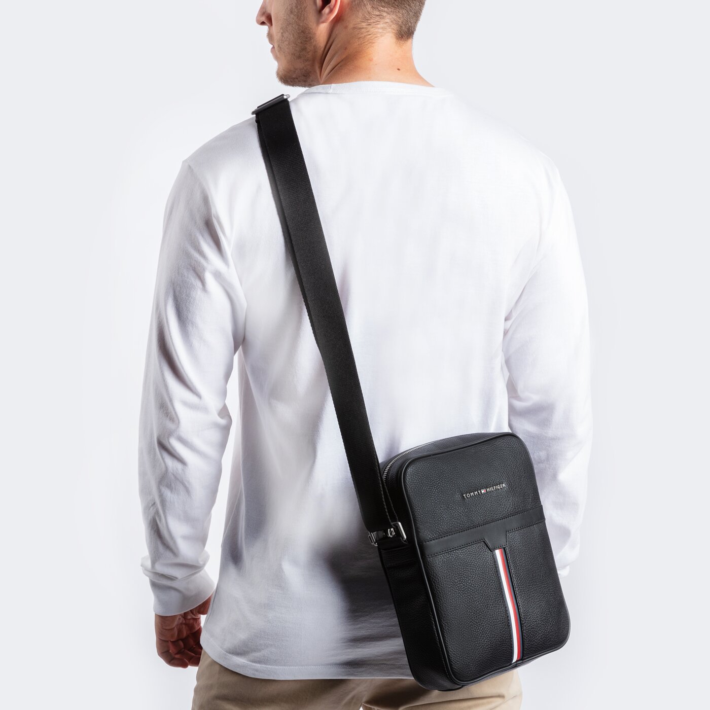 Męska nerka / saszetka TOMMY HILFIGER TOREBKA TH DOWNTOWN REPORTER am0am08690bds kolor czarny