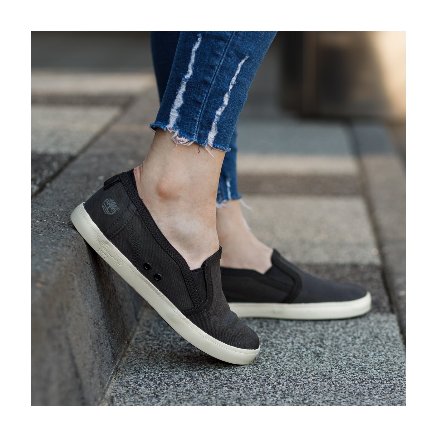 Damskie trampki TIMBERLAND NEWPORT BAY CANVAS SLIPON a1g3y kolor czarny