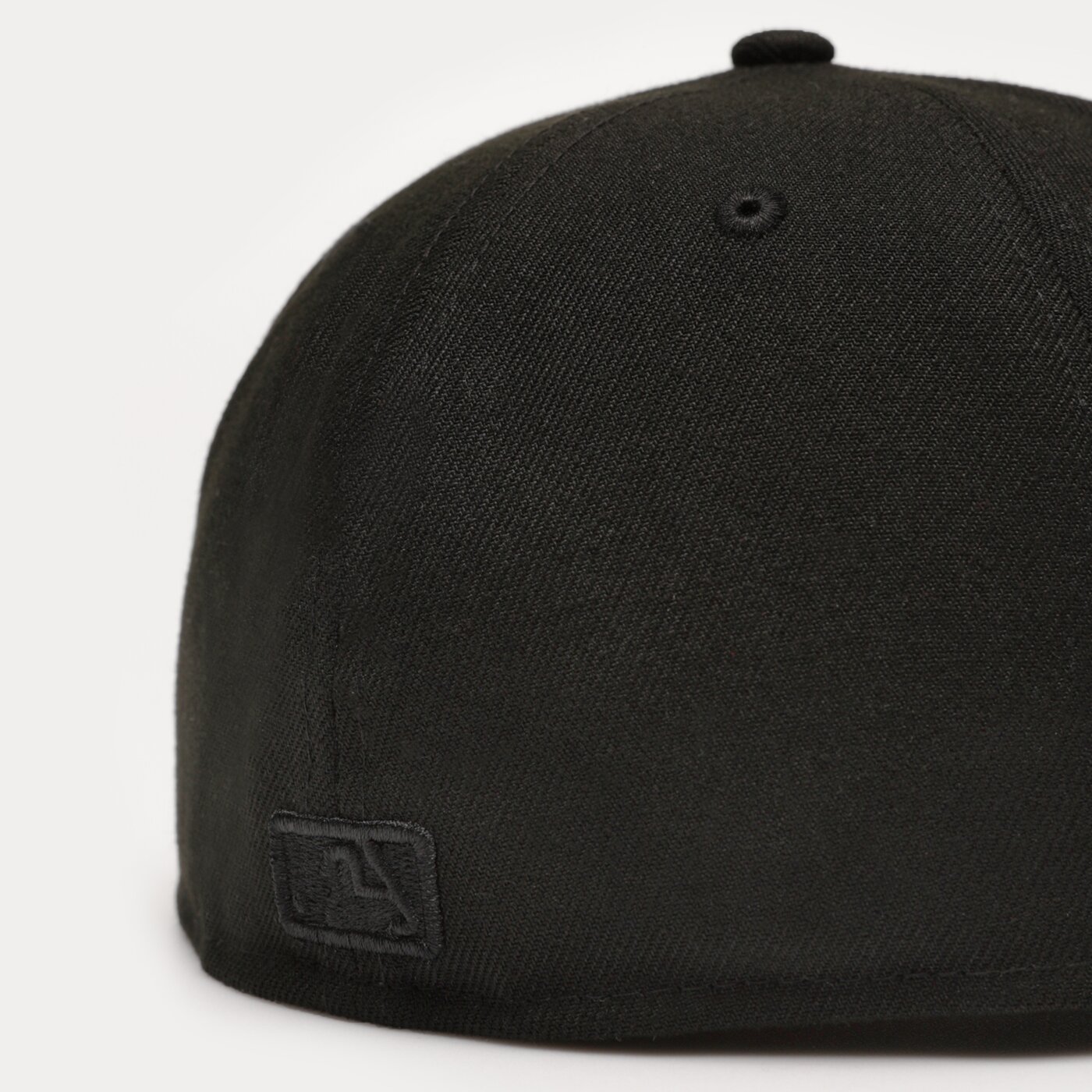 Damska czapka z daszkiem NEW ERA CZAPKA BLACK ON BLACK NY YANKEES 10000103 kolor czarny