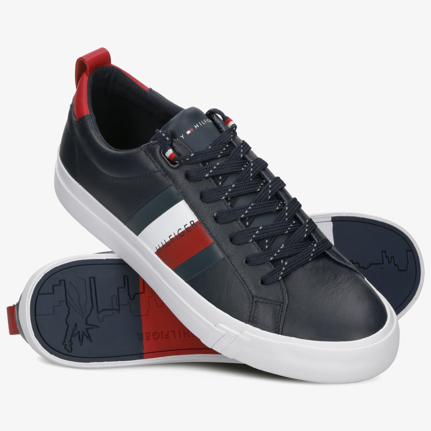 Męskie trampki TOMMY HILFIGER FLAG DETAIL LEATHER SNEAKER fm0fm02576cjm kolor granatowy