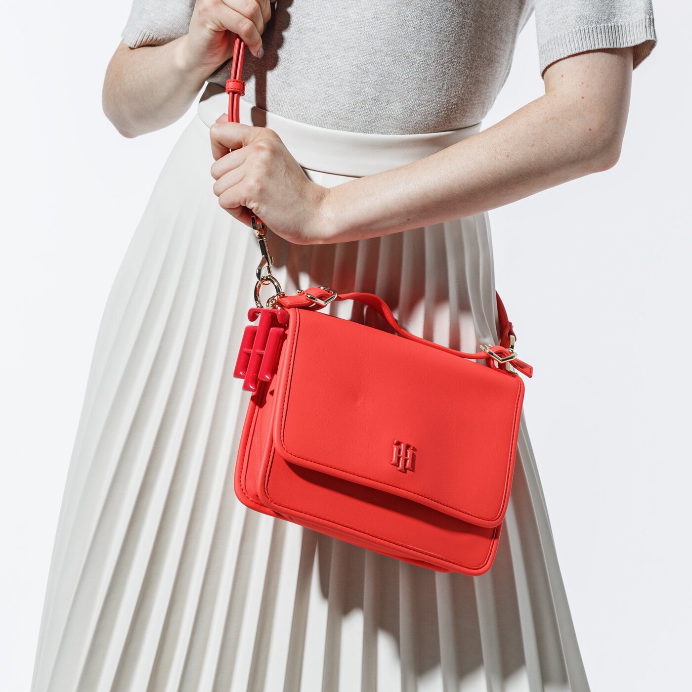 Damska torebka TOMMY HILFIGER TOREBKA CHIC CROSSOVER aw0aw07983sn6 kolor czerwony