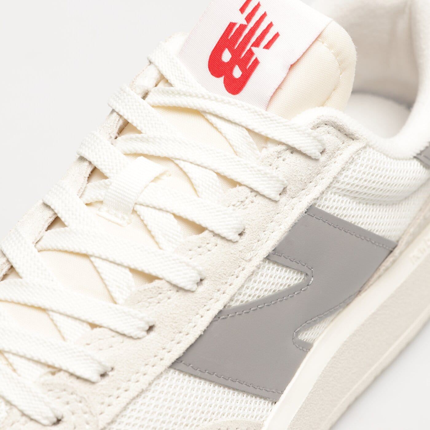 Damskie sneakersy (buty) NEW BALANCE CT302  ct302rs kolor kremowy