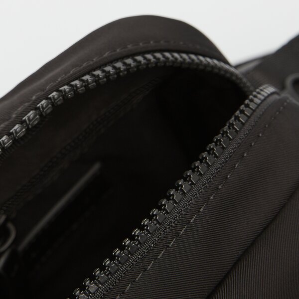 Damska torebka TOMMY HILFIGER TOREBKA TH SKYLINE MINI REPORTER am0am11790bds kolor czarny