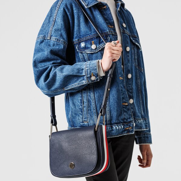 Damska nerka / saszetka TOMMY HILFIGER TOREBKA TH CORE SADDLE BAG CORP aw0aw075090g7 kolor czarny