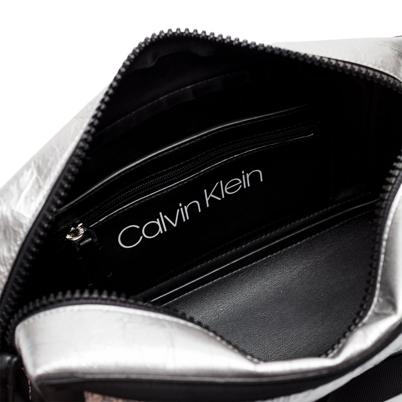 Damska torebka CALVIN KLEIN TOREBKA OUTLINE MEDIUM CROSSBODY k60k604820910 kolor srebrny