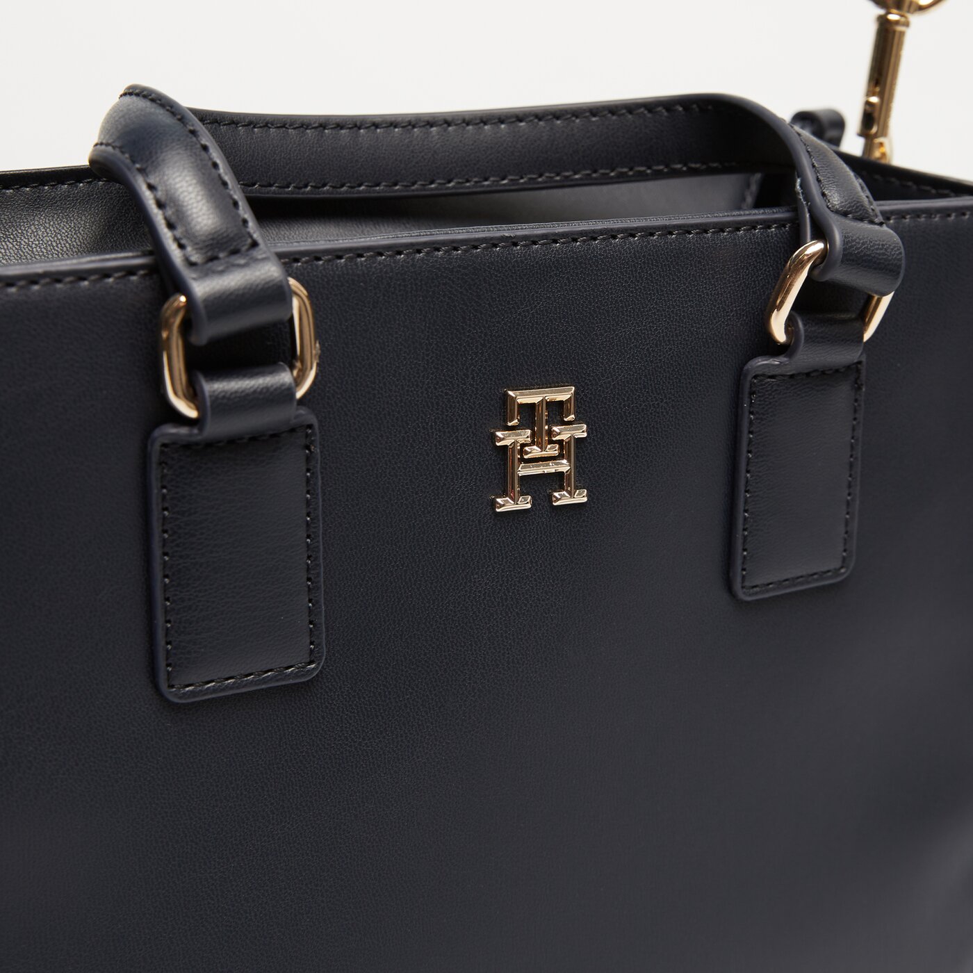 Damska torebka TOMMY HILFIGER TOREBKA TH MONOTYPE MINI TOTE aw0aw15977dw6 kolor granatowy