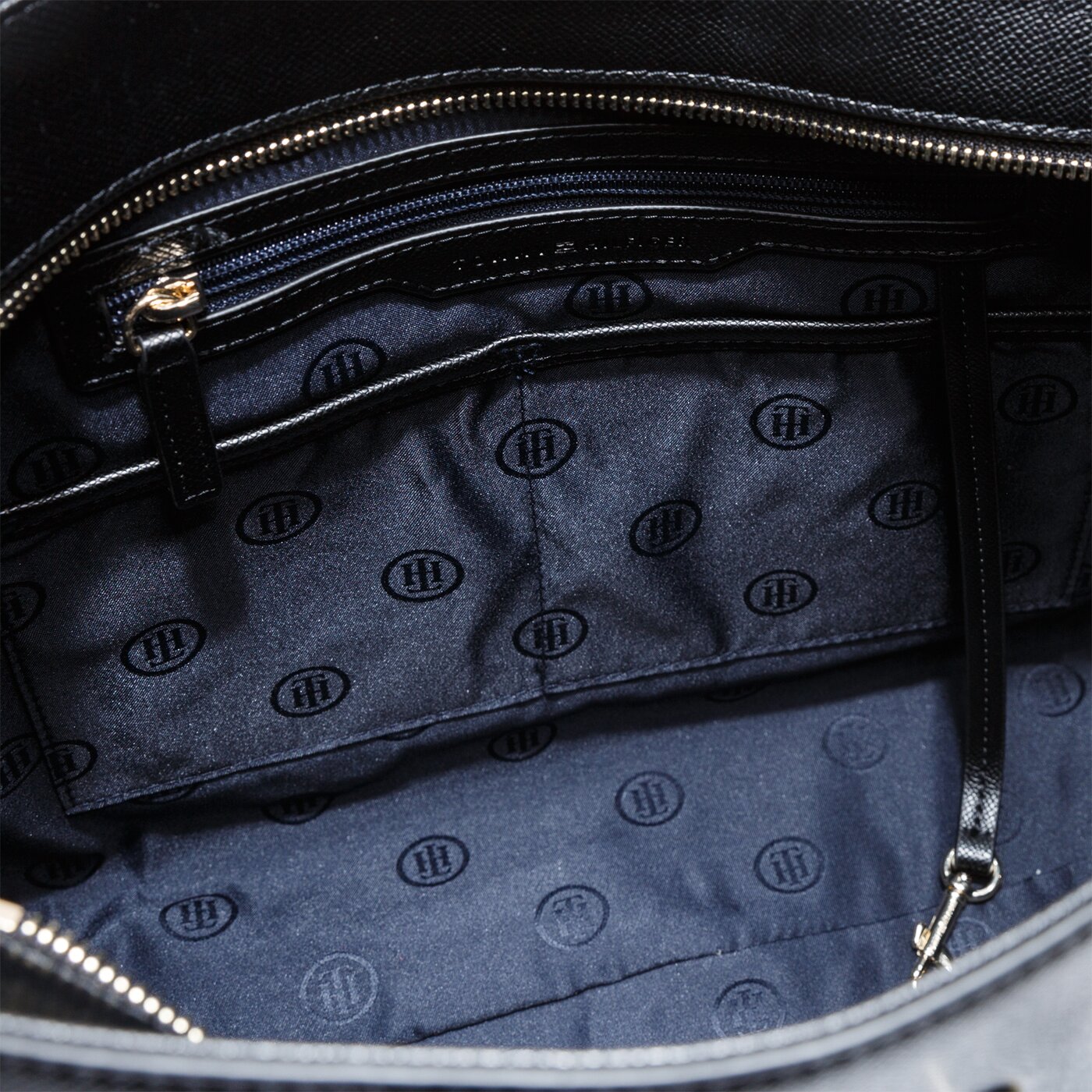 Damska torebka TOMMY HILFIGER TOREBKA CLASSIC SAFFIANO EW TOTE aw0aw07668bds kolor czarny