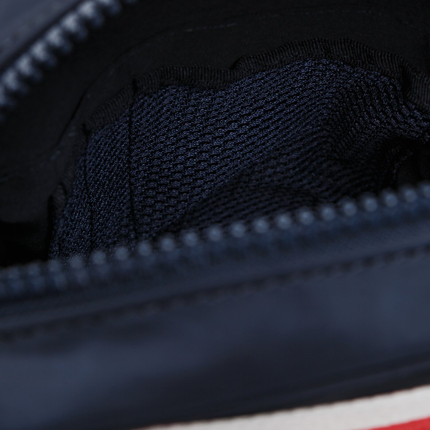 TOMMY HILFIGER TORBA SPORT MIX MINI REPORTER CORP am0am04776902 kolor granatowy