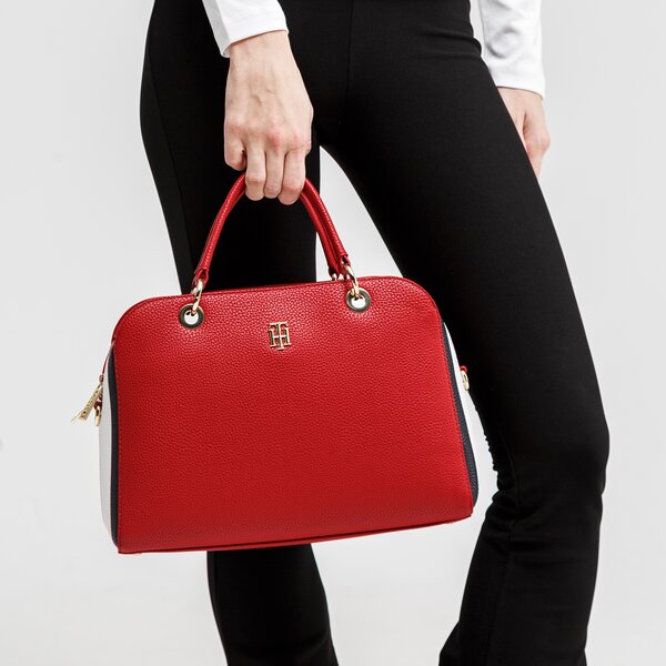 Damska torebka TOMMY HILFIGER TOREBKA TH ESSENCE DUFFLE CORP aw0aw08848xmp kolor czarny